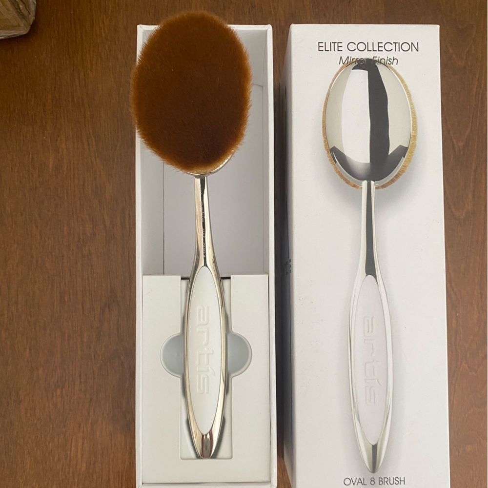 NEW Artis brush